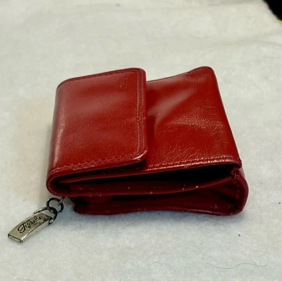 Fossil Vintage Red Leather Trifold ID Wallet - Picture 10 of 16